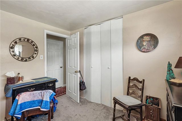 405 Peters Dr, Shaler, PA 15116