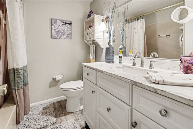 405 Peters Dr, Shaler, PA 15116