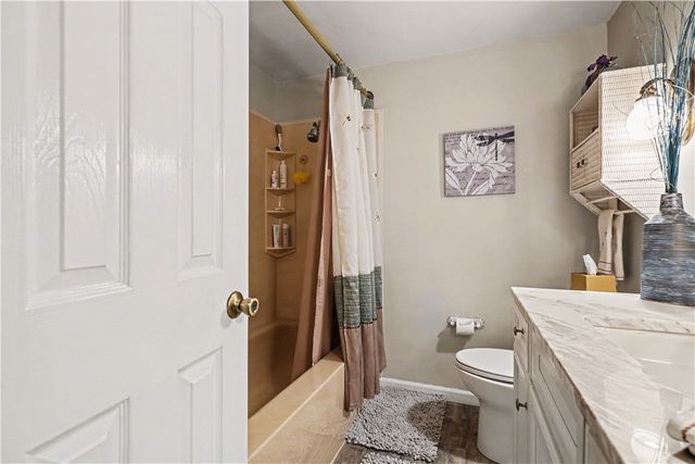 405 Peters Dr, Shaler, PA 15116