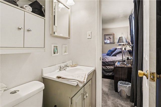 405 Peters Dr, Shaler, PA 15116