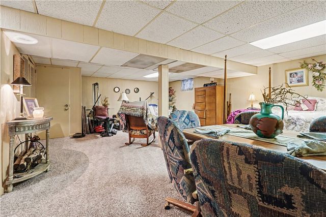 405 Peters Dr, Shaler, PA 15116