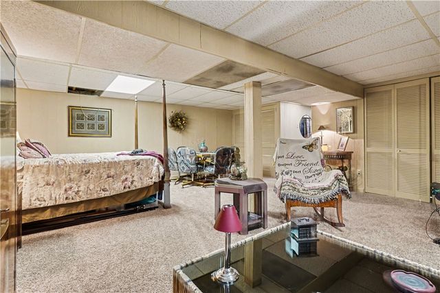 405 Peters Dr, Shaler, PA 15116