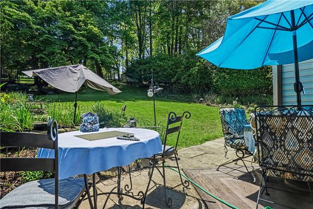 405 Peters Dr, Shaler, PA 15116
