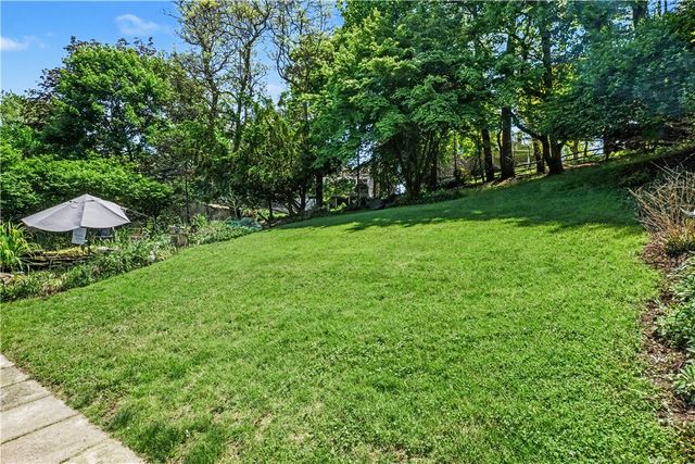 405 Peters Dr, Shaler, PA 15116