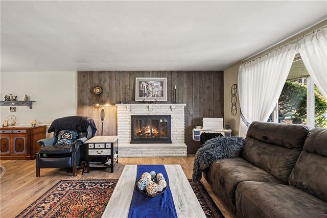 405 Peters Dr, Shaler, PA 15116