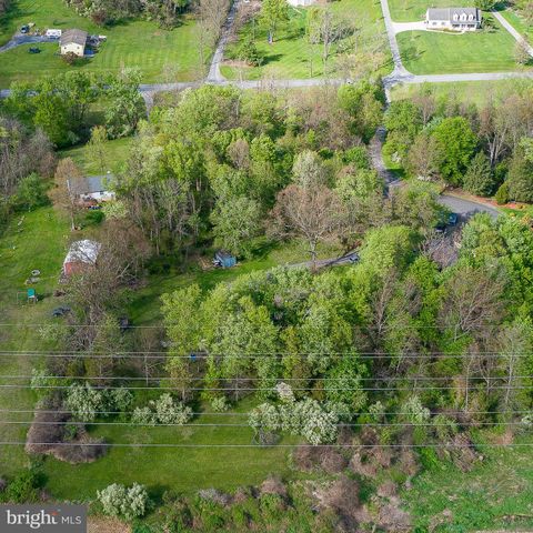 1310 OLD QUAKER RD, Etters, PA 17319