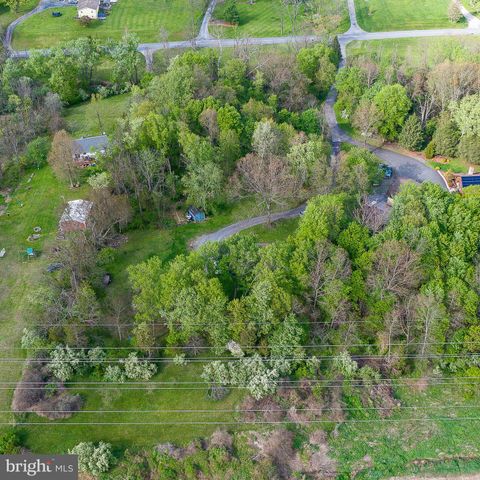 1310 OLD QUAKER RD, Etters, PA 17319