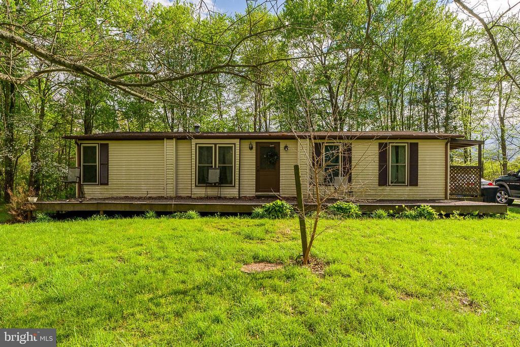 1310 OLD QUAKER RD, Etters, PA 17319