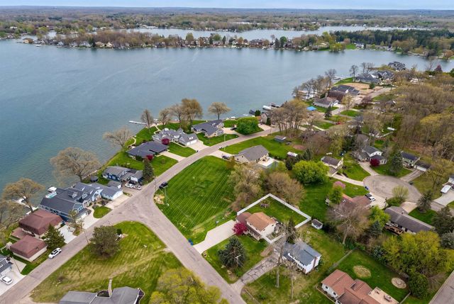 2281 Crane Road, Fenton, MI 48430