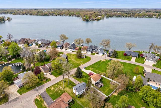 2281 Crane Road, Fenton, MI 48430