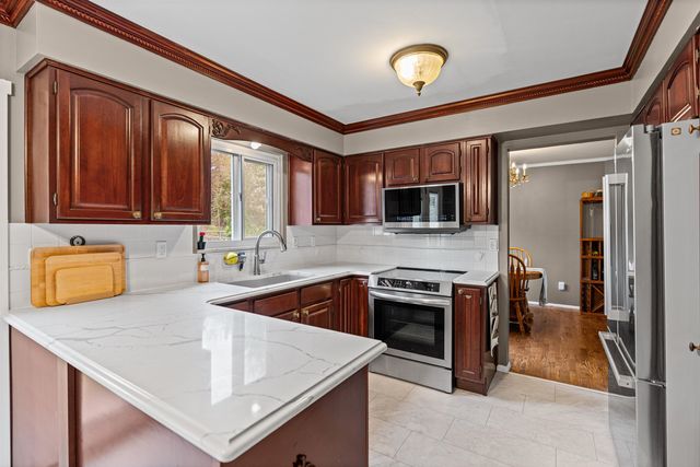 2281 Crane Road, Fenton, MI 48430