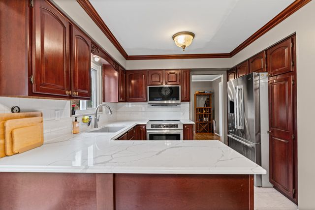 2281 Crane Road, Fenton, MI 48430