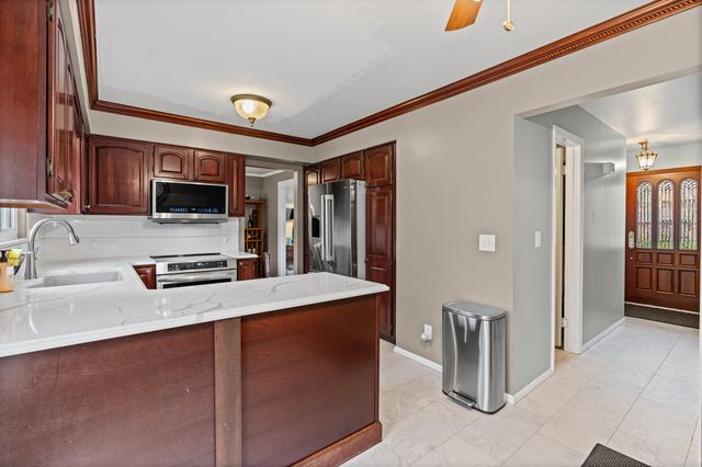 2281 Crane Road, Fenton, MI 48430