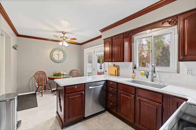 2281 Crane Road, Fenton, MI 48430
