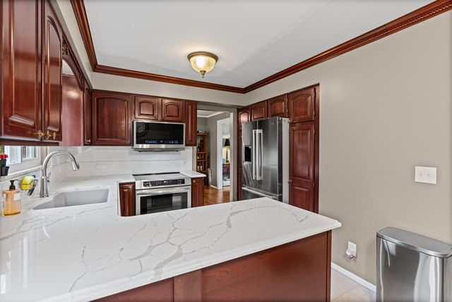 2281 Crane Road, Fenton, MI 48430