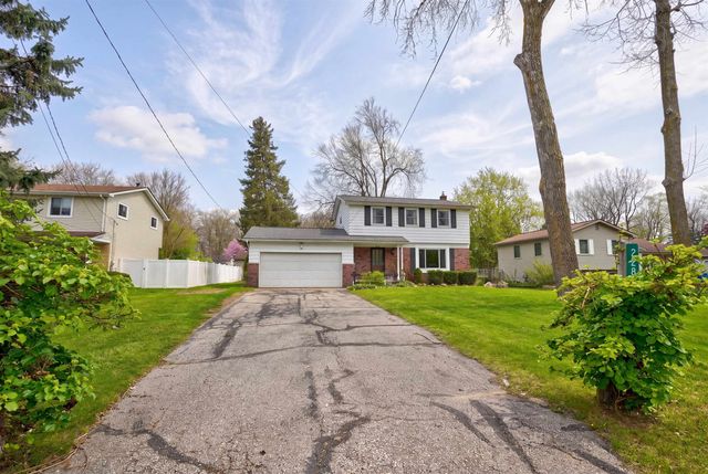 2281 Crane Road, Fenton, MI 48430