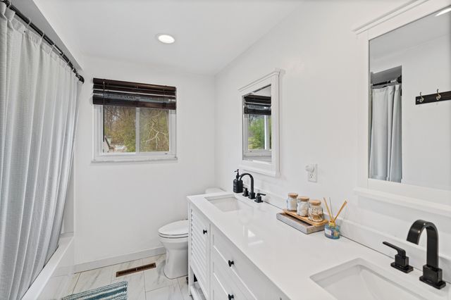 2281 Crane Road, Fenton, MI 48430