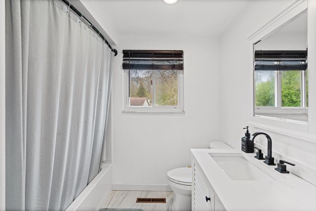 2281 Crane Road, Fenton, MI 48430