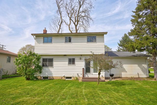 2281 Crane Road, Fenton, MI 48430