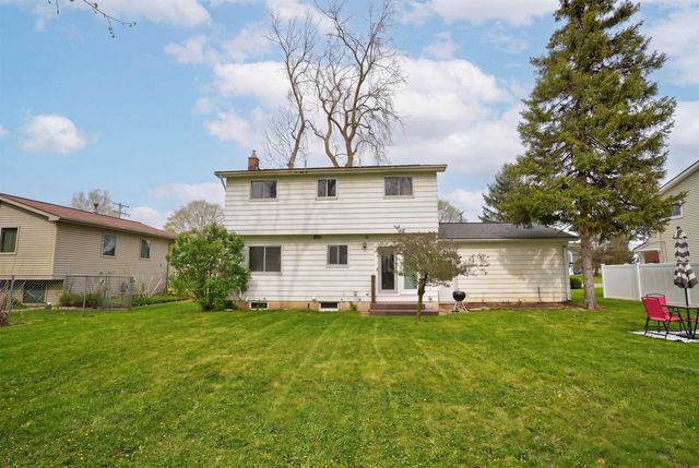 2281 Crane Road, Fenton, MI 48430