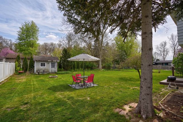 2281 Crane Road, Fenton, MI 48430