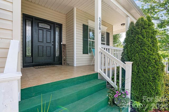 6208 Neptune Drive, Denver, NC 28037