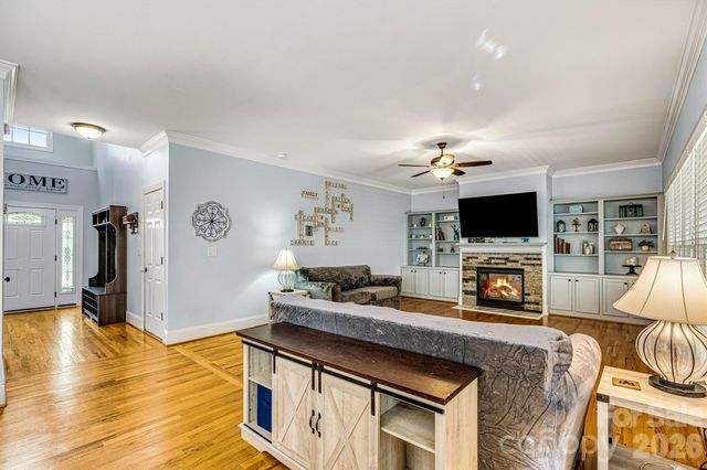 6208 Neptune Drive, Denver, NC 28037