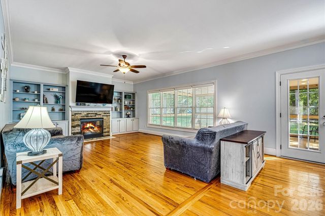 6208 Neptune Drive, Denver, NC 28037