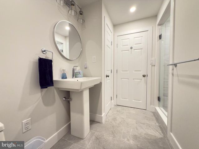 42 GREYTHORNE WOODS CIR, Wayne, PA 19087