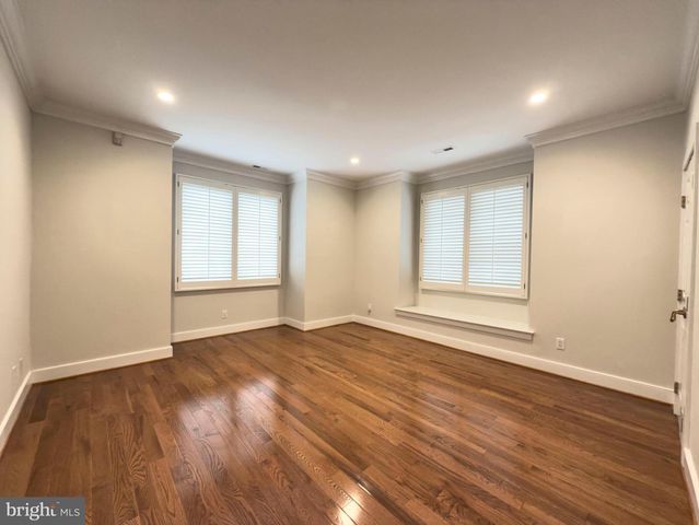 42 GREYTHORNE WOODS CIR, Wayne, PA 19087