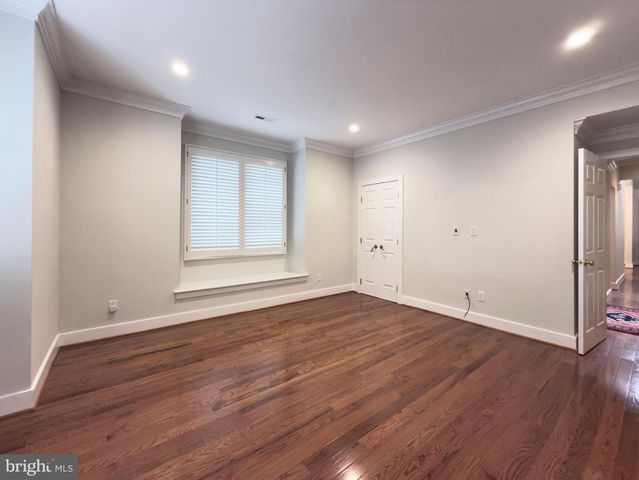 42 GREYTHORNE WOODS CIR, Wayne, PA 19087