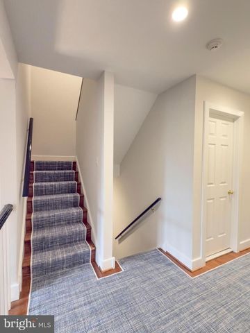 42 GREYTHORNE WOODS CIR, Wayne, PA 19087