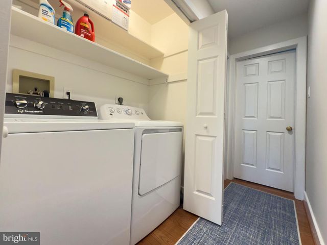 42 GREYTHORNE WOODS CIR, Wayne, PA 19087