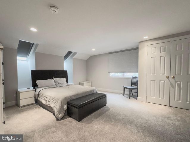 42 GREYTHORNE WOODS CIR, Wayne, PA 19087
