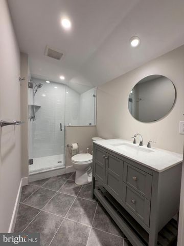 42 GREYTHORNE WOODS CIR, Wayne, PA 19087
