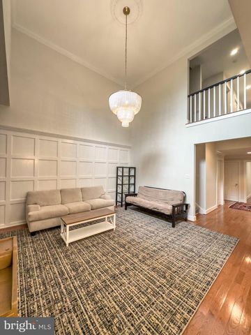 42 GREYTHORNE WOODS CIR, Wayne, PA 19087