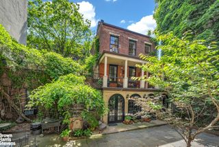 422 W 46TH Street # 2R, New York City, NY 10036