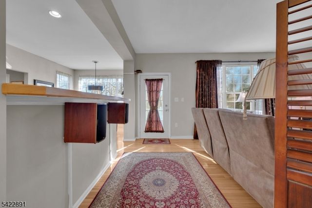 33 Pony Ln, Raritan Twp., NJ 08822