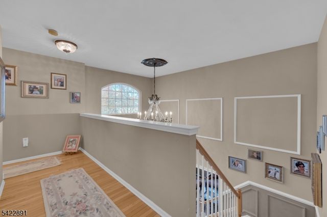 33 Pony Ln, Raritan Twp., NJ 08822
