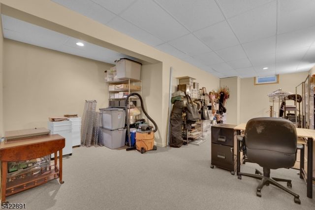 33 Pony Ln, Raritan Twp., NJ 08822