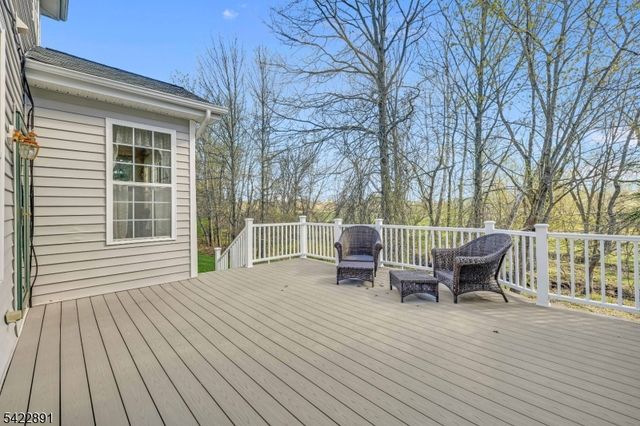 33 Pony Ln, Raritan Twp., NJ 08822