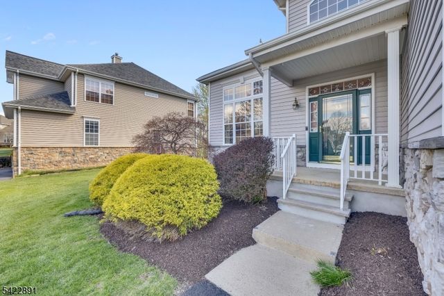 33 Pony Ln, Raritan Twp., NJ 08822