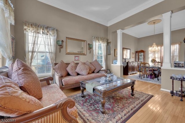33 Pony Ln, Raritan Twp., NJ 08822