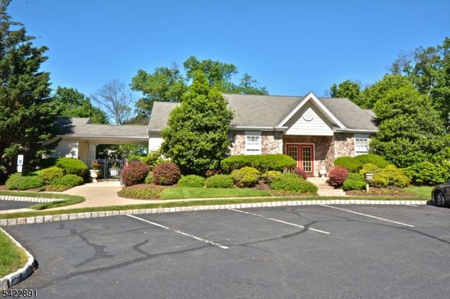 33 Pony Ln, Raritan Twp., NJ 08822
