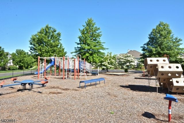 33 Pony Ln, Raritan Twp., NJ 08822