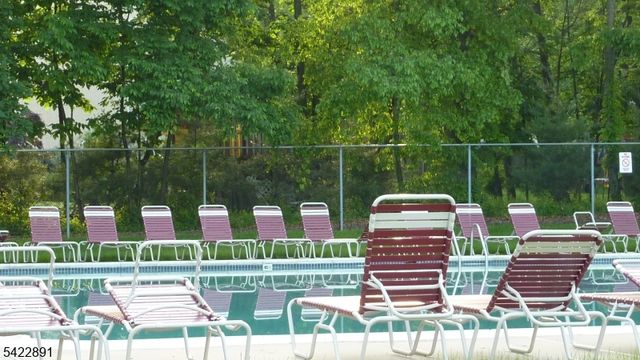 33 Pony Ln, Raritan Twp., NJ 08822