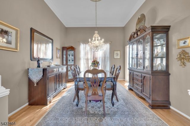 33 Pony Ln, Raritan Twp., NJ 08822