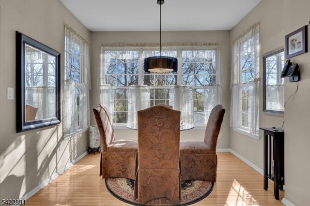 33 Pony Ln, Raritan Twp., NJ 08822