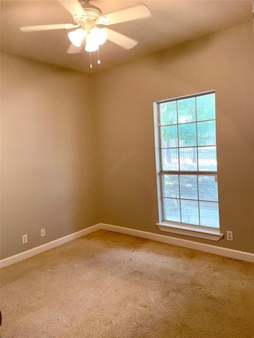 104 BERMUDA DR, Manchaca, TX 78652