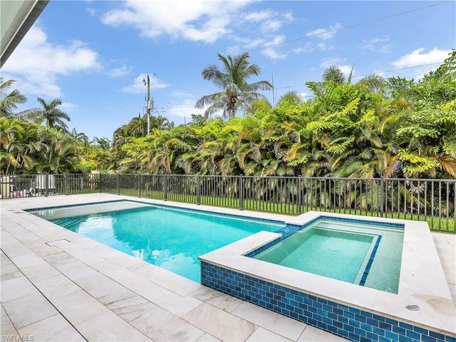 1343 12th ST N, Naples, FL 34102